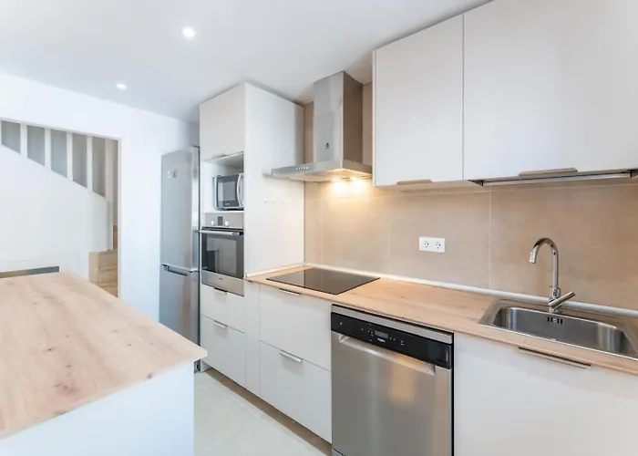 Sr Cancelas 3bdr Townhouse In Centre *